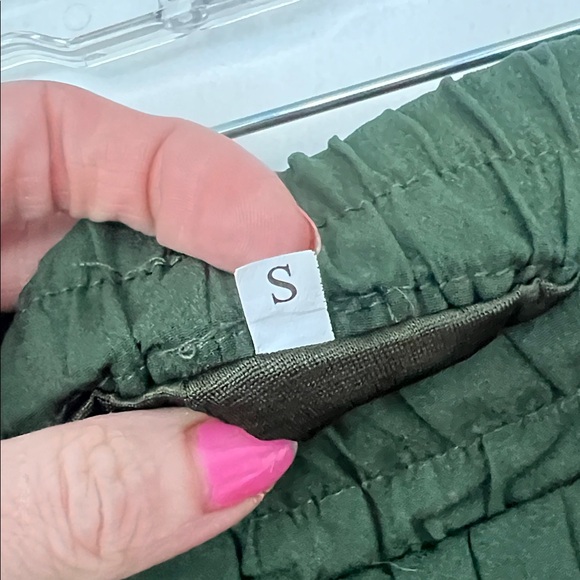 Elegant Green Pleated Skirt - Picture 2 of 4